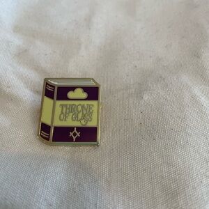 Throne of Glass Book Pin
